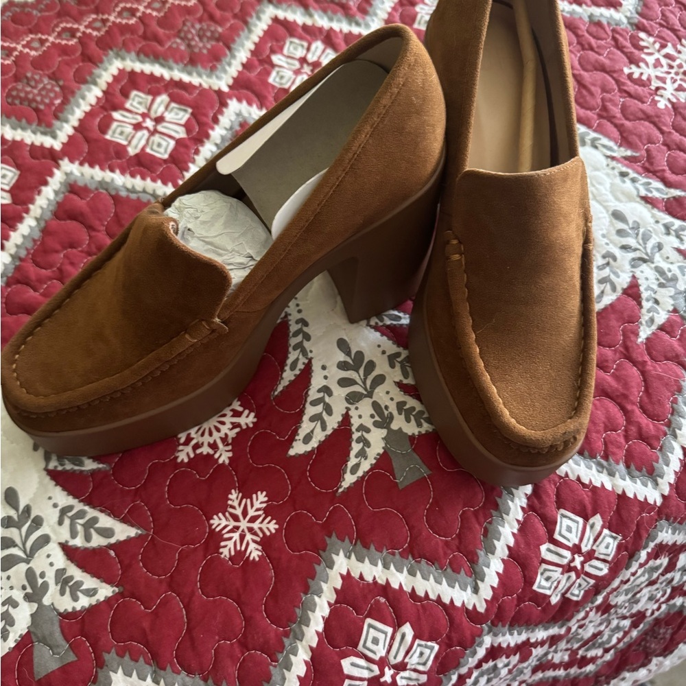 Elegant Tan Platform Loafers